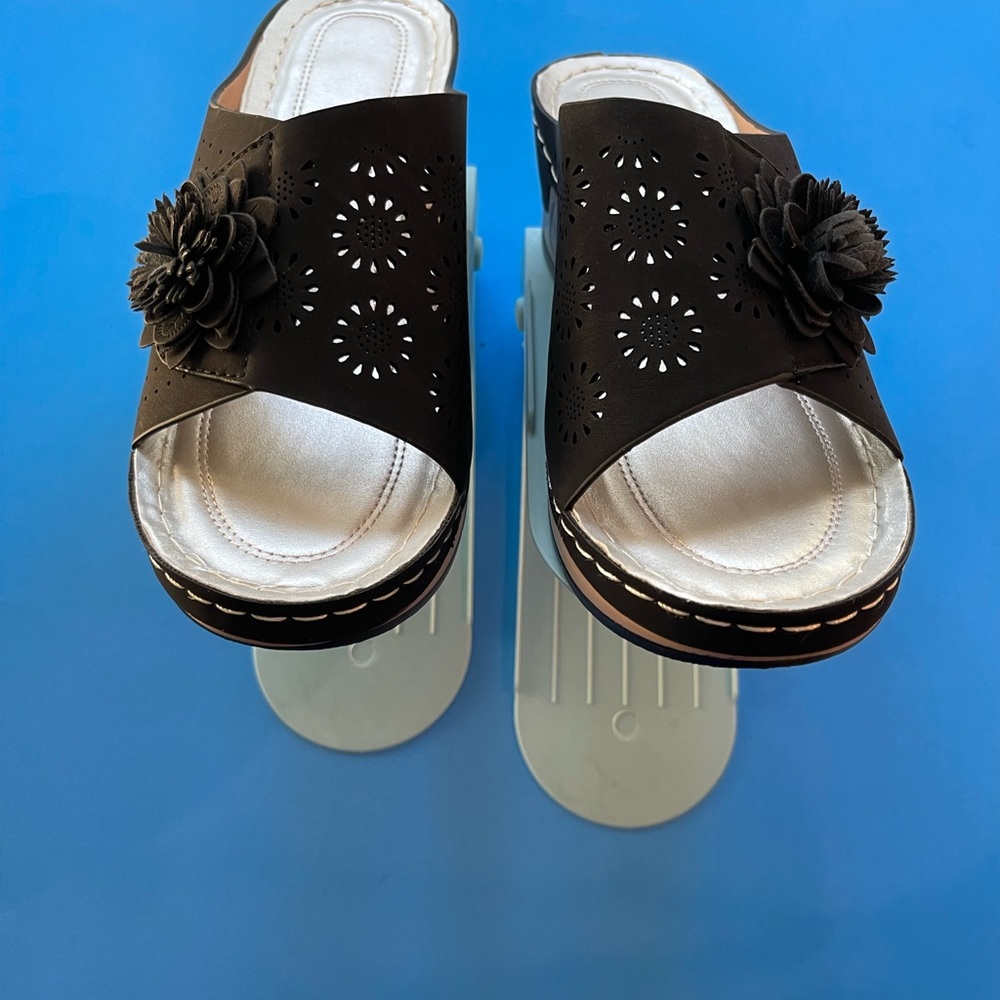 Women’s Sandals Black With Flower